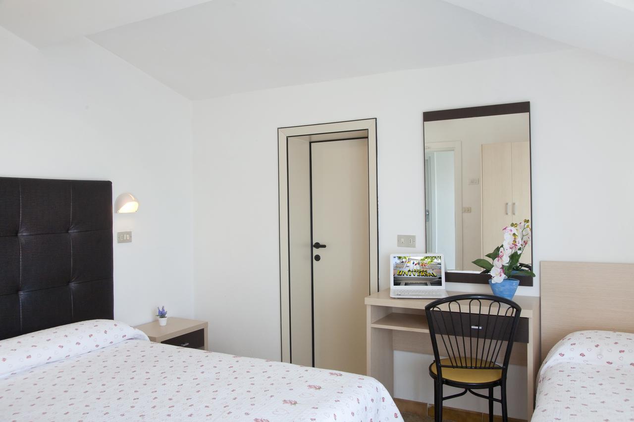Hotel Universal Ричоне Екстериор снимка